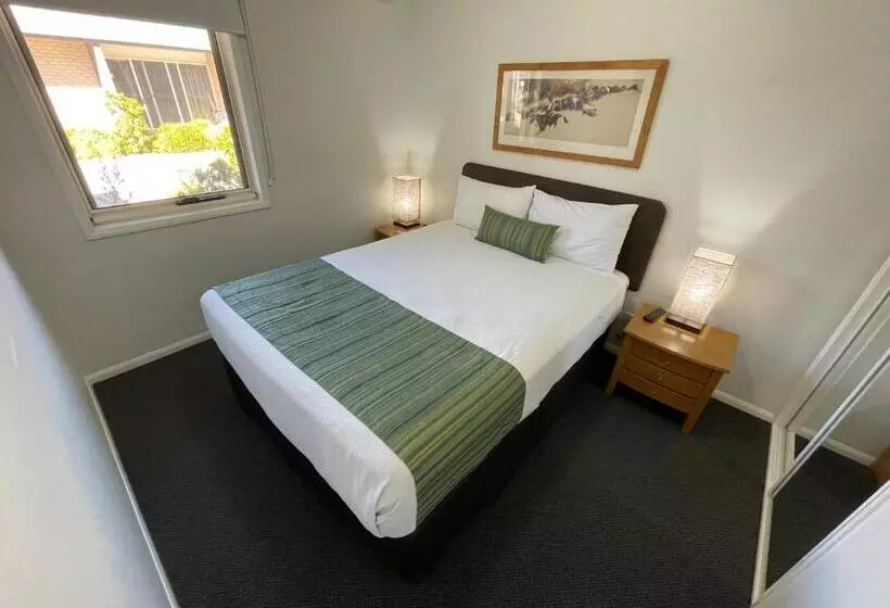 هتل Emerald Inn By Travellers