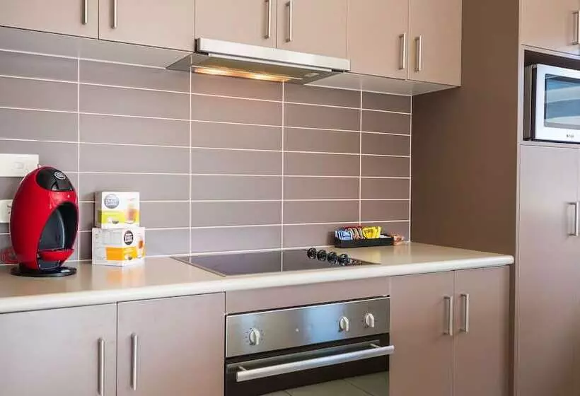 هتل Emerald Inn By Travellers