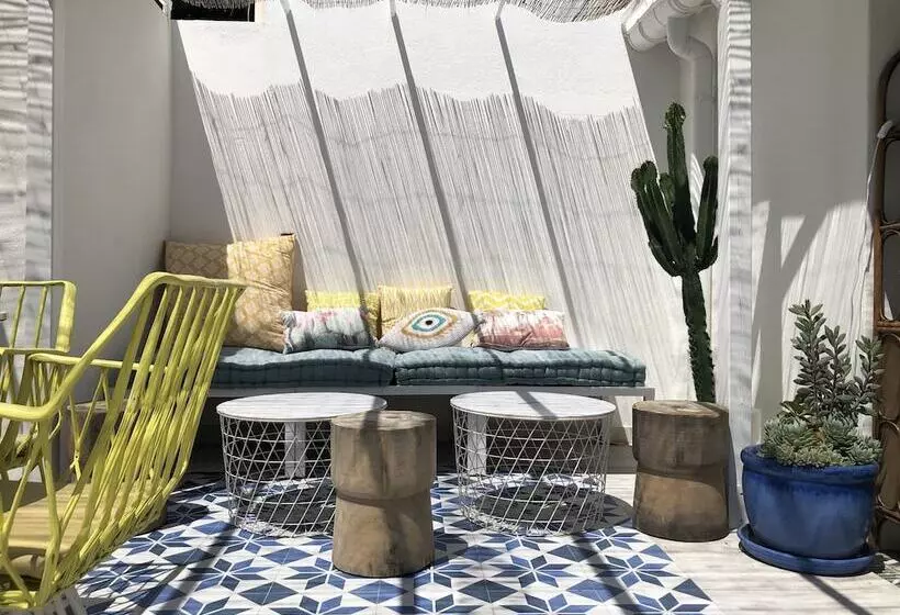 Отель Mademoiselle