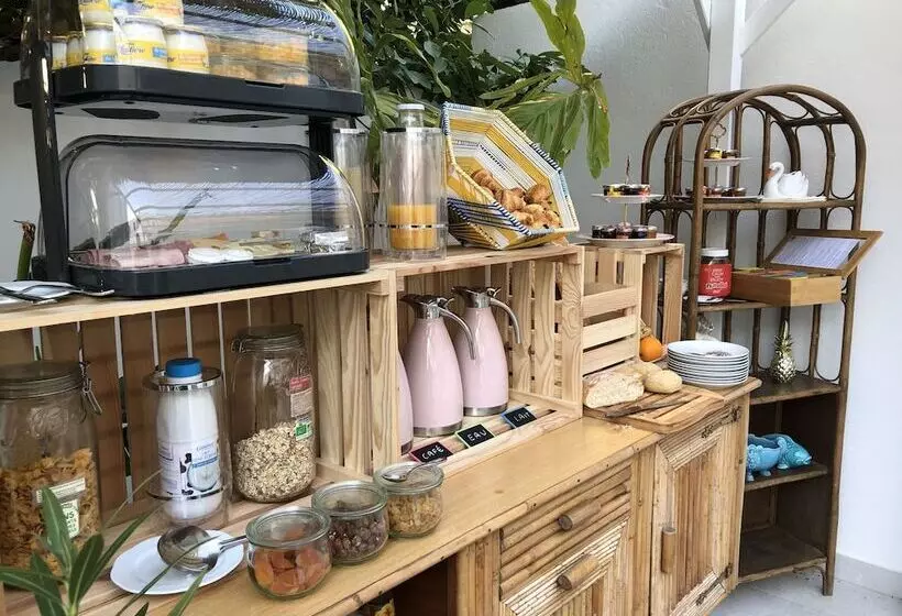 Отель Mademoiselle