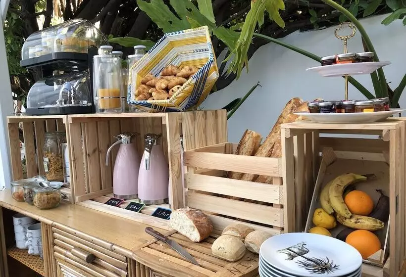 Отель Mademoiselle