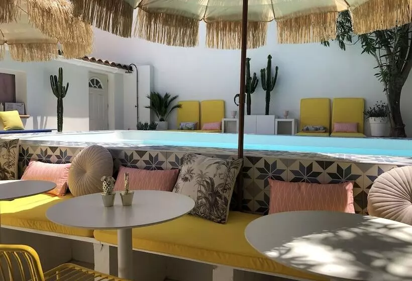 Отель Mademoiselle