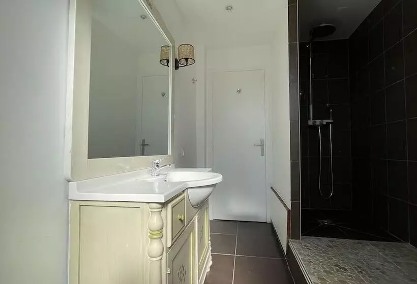 Отель Mademoiselle