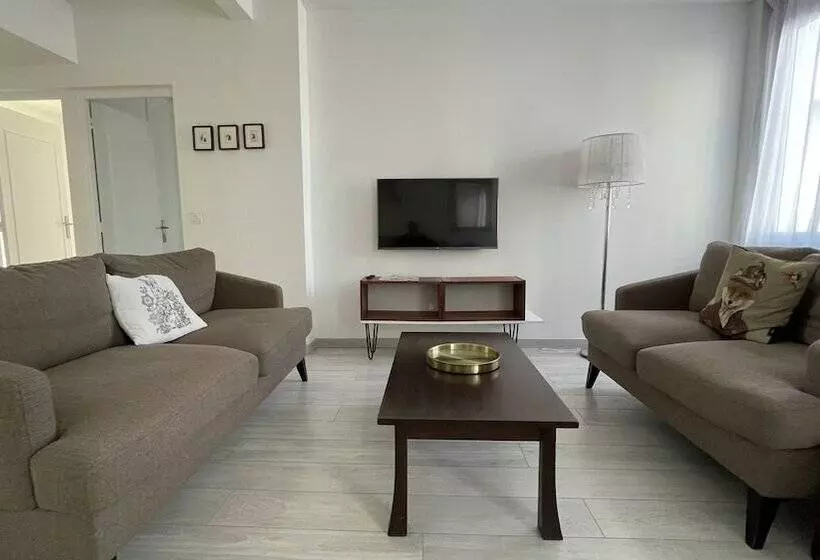 Отель Mademoiselle