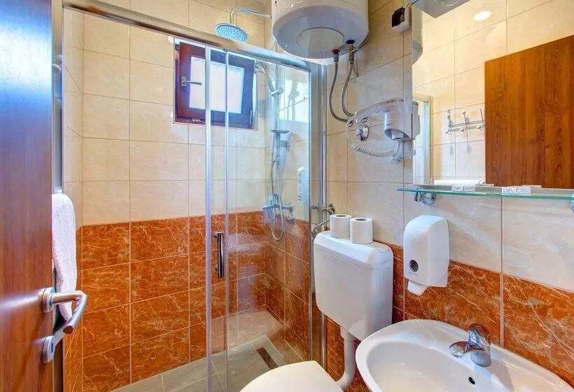 هتل Pansion Villa Nur