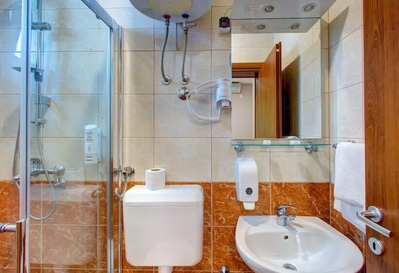 هتل Pansion Villa Nur