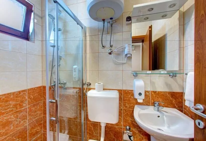 هتل Pansion Villa Nur