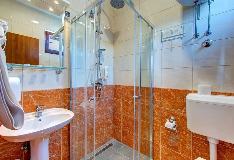 هتل Pansion Villa Nur