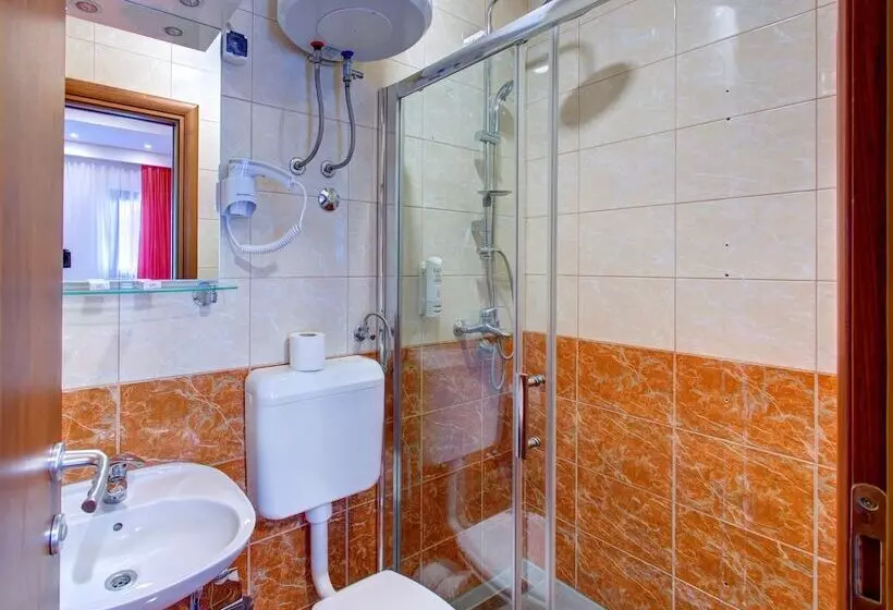 هتل Pansion Villa Nur