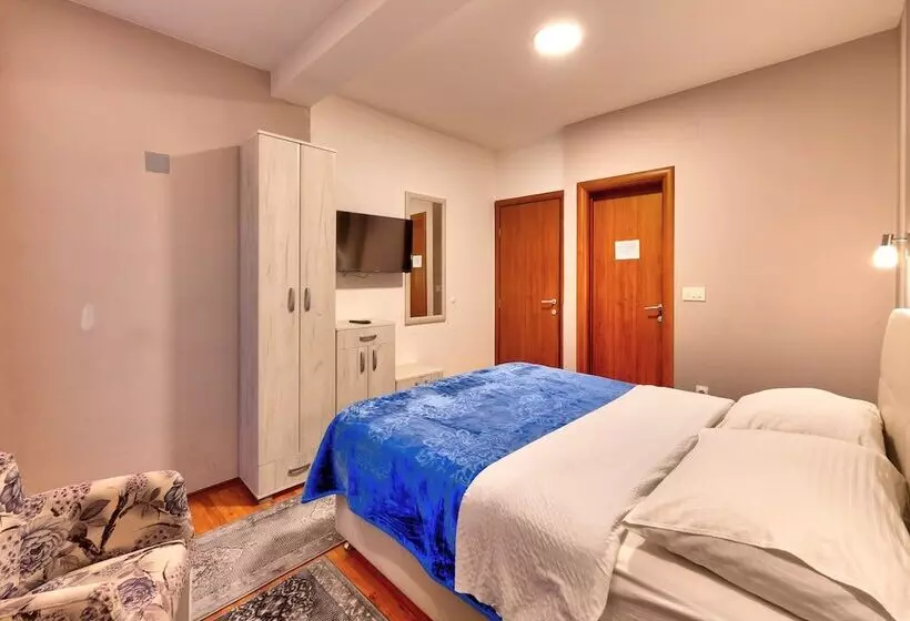 هتل Pansion Villa Nur