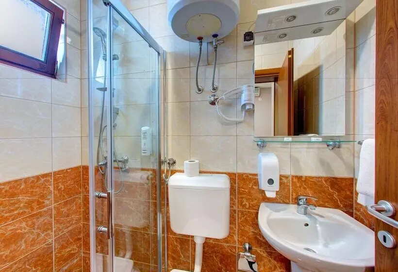 هتل Pansion Villa Nur