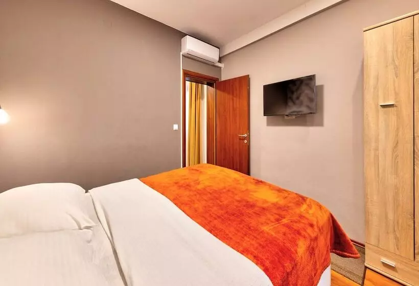 هتل Pansion Villa Nur