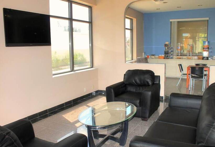 בית מלון כפרי Regency Inn & Suites Saint Augustine