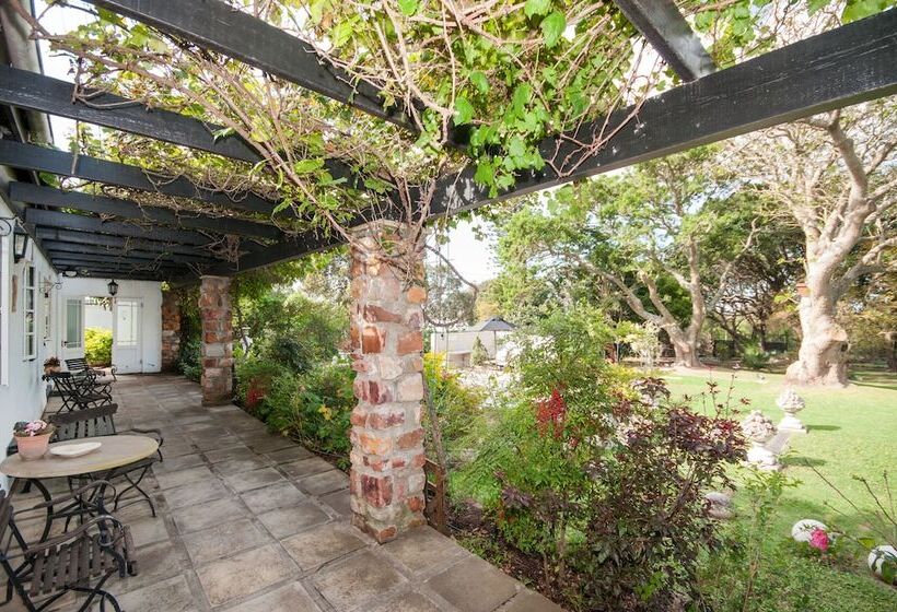 Pensió Forest Hall Guest House