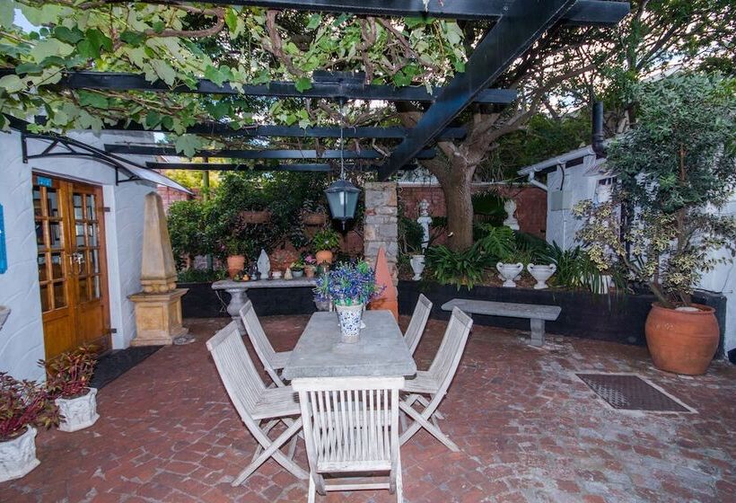 Pensió Forest Hall Guest House