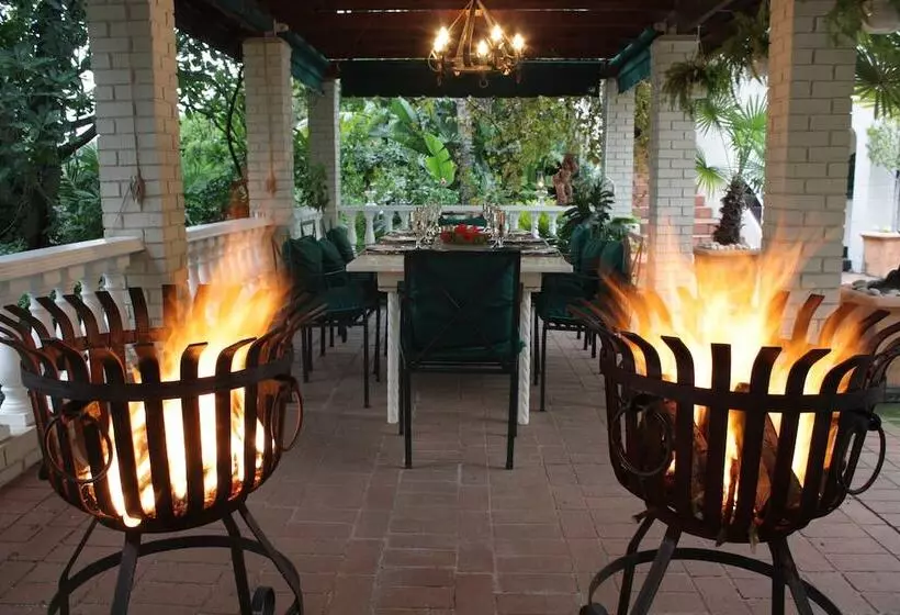 Пансион Northcliff Manor Guest House