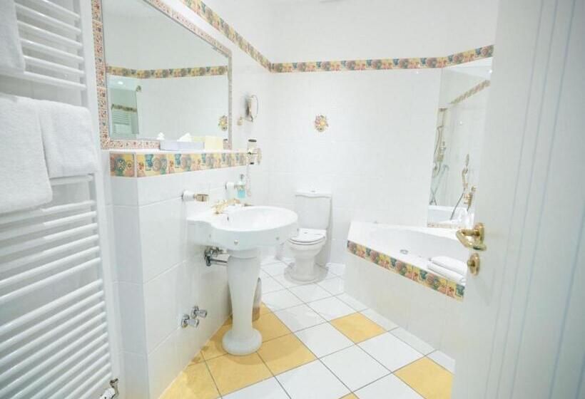 Ressmann`s Residence