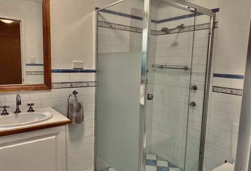 Terrigal Sails Serviced Apartments