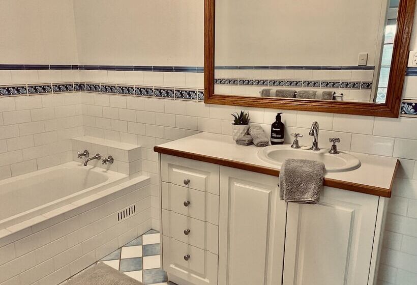 Terrigal Sails Serviced Apartments