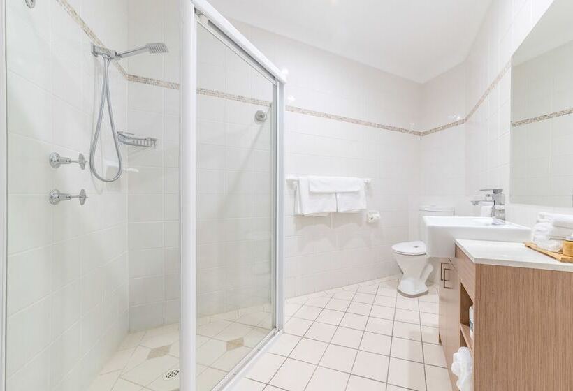 Terrigal Sails Serviced Apartments