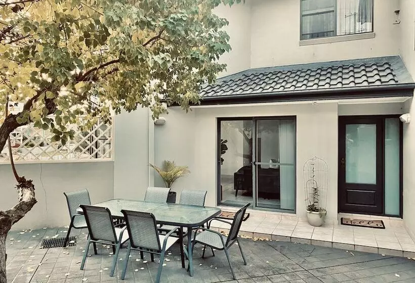 Terrigal Sails Serviced Apartments