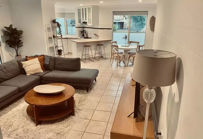 Terrigal Sails Serviced Apartments