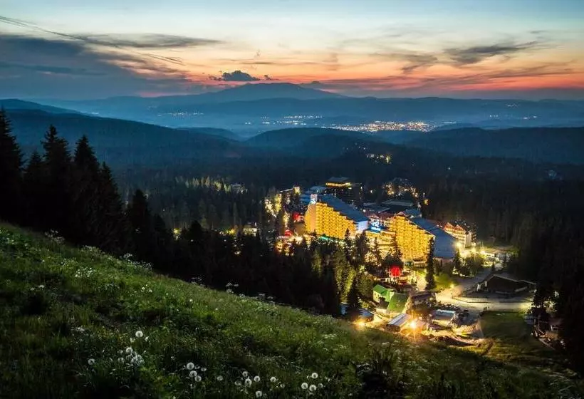 Tes Flora Apartments