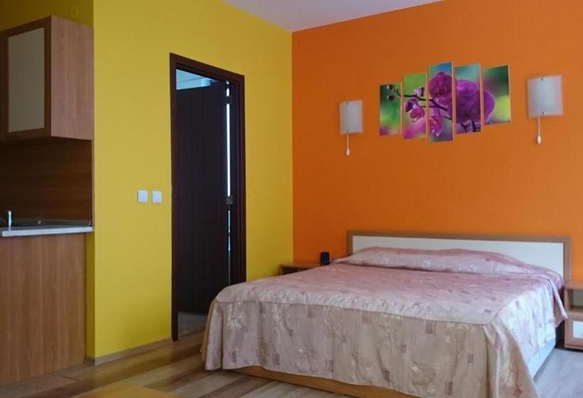 Tes Flora Apartments