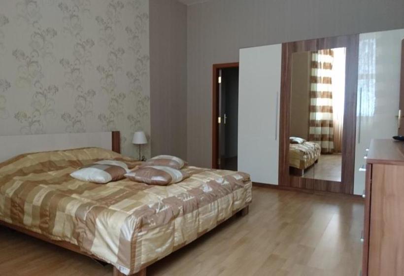 Tes Flora Apartments