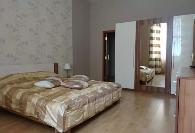 Tes Flora Apartments