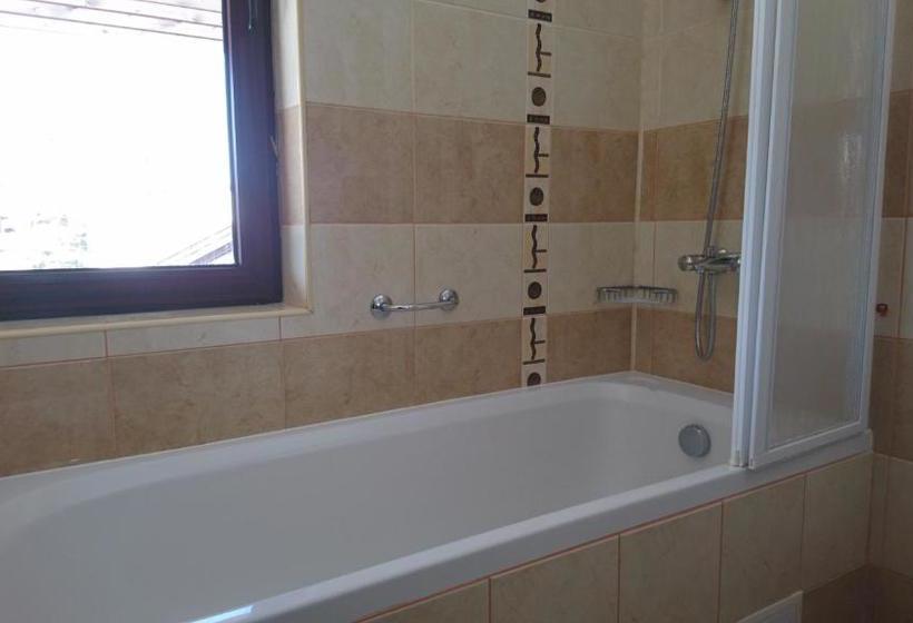 Tes Flora Apartments