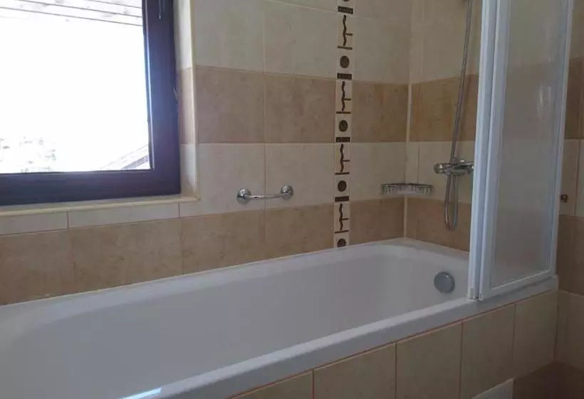 Tes Flora Apartments