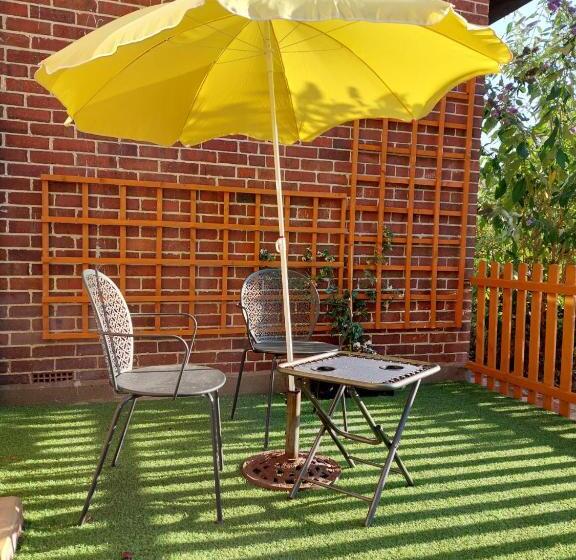 پانسیون Spacious Self Contained Accommodation 135 Cantebury Road