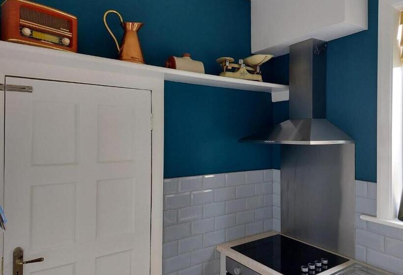 پانسیون Spacious Self Contained Accommodation 135 Cantebury Road