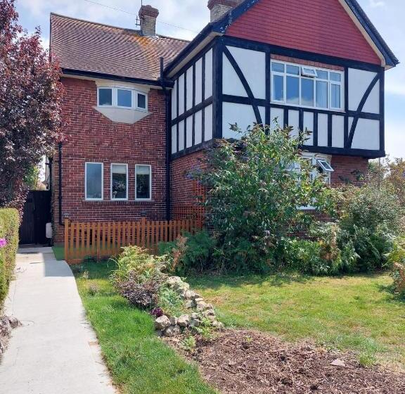 پانسیون Spacious Self Contained Accommodation 135 Cantebury Road