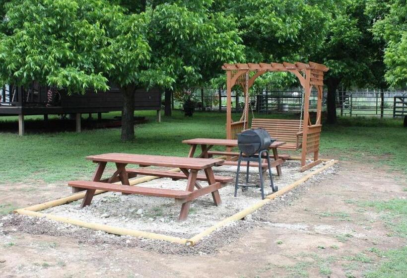 مبيت وإفطار Double U Barr Ranch   Cowboy Cabin