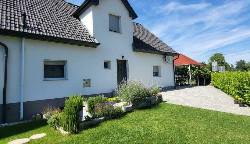 تختخواب و صبحانه Hostel Postaja