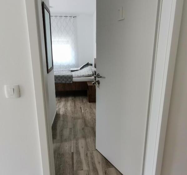 تختخواب و صبحانه Hostel Postaja