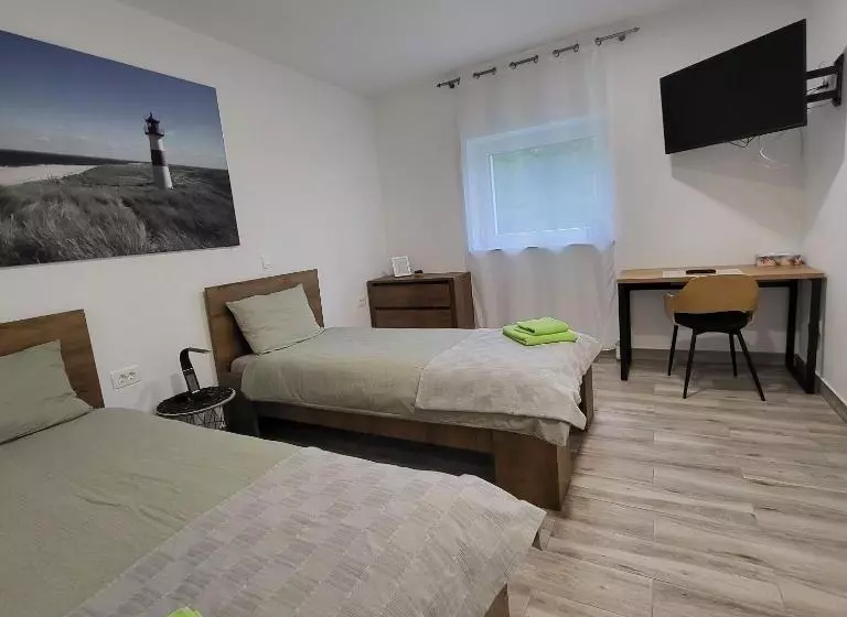 تختخواب و صبحانه Hostel Postaja