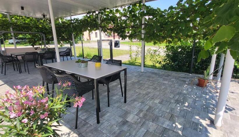 تختخواب و صبحانه Hostel Postaja