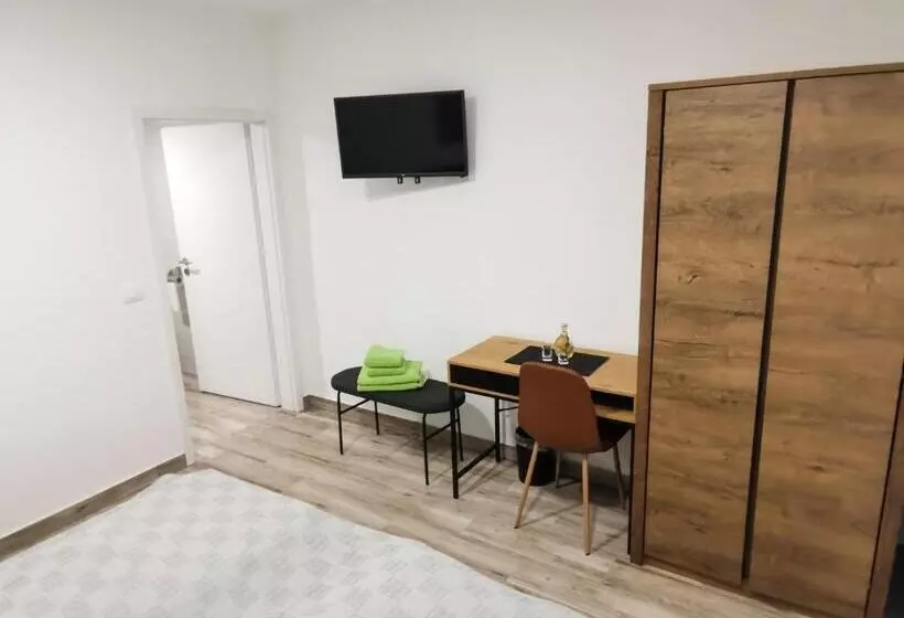 تختخواب و صبحانه Hostel Postaja