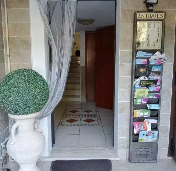 ベッドアンドブレックファースト La Mimosa