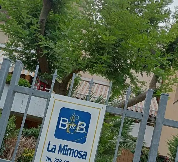 ベッドアンドブレックファースト La Mimosa