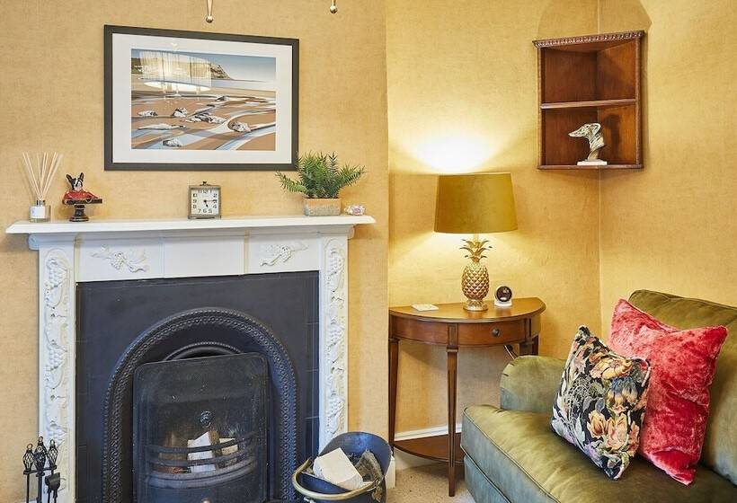 Host & Stay Sixpence Cottage