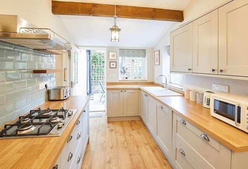 Host & Stay Sixpence Cottage