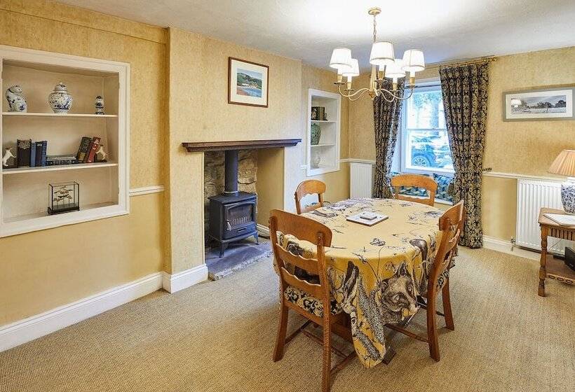 Host & Stay Sixpence Cottage