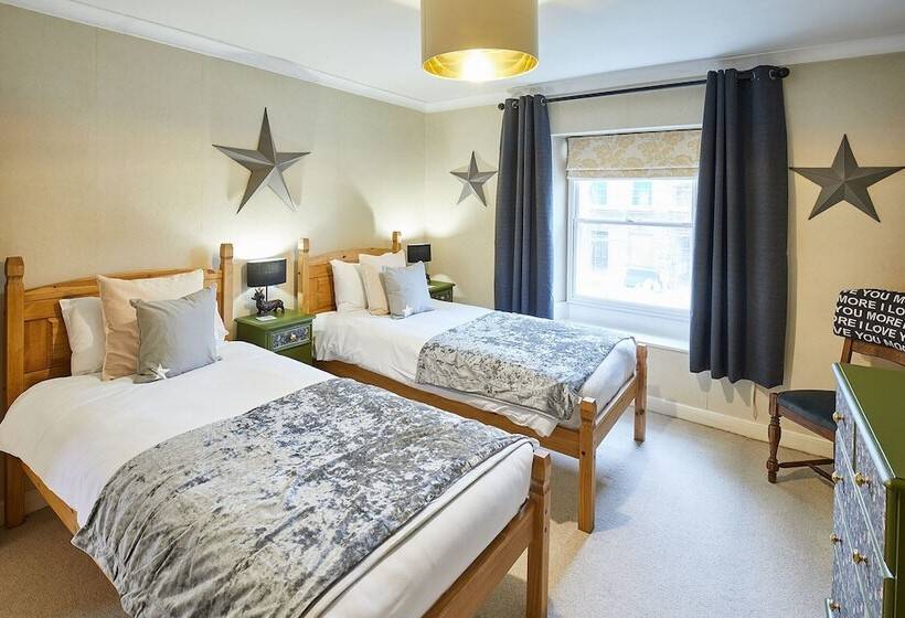 Host & Stay Sixpence Cottage