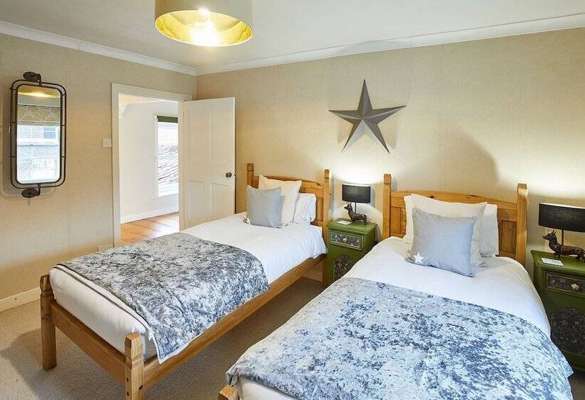 Host & Stay Sixpence Cottage