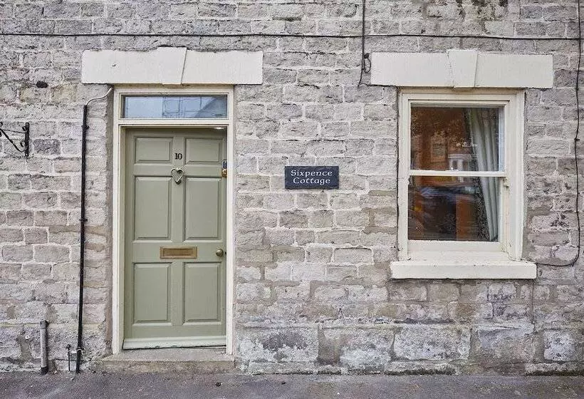 Host & Stay   Sixpence Cottage