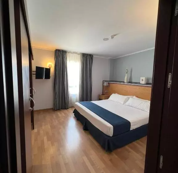 ホテル Alojamientos Cervantes